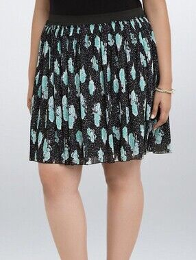 EUC torrid Black Skater Skirt with Teal Flower Print
